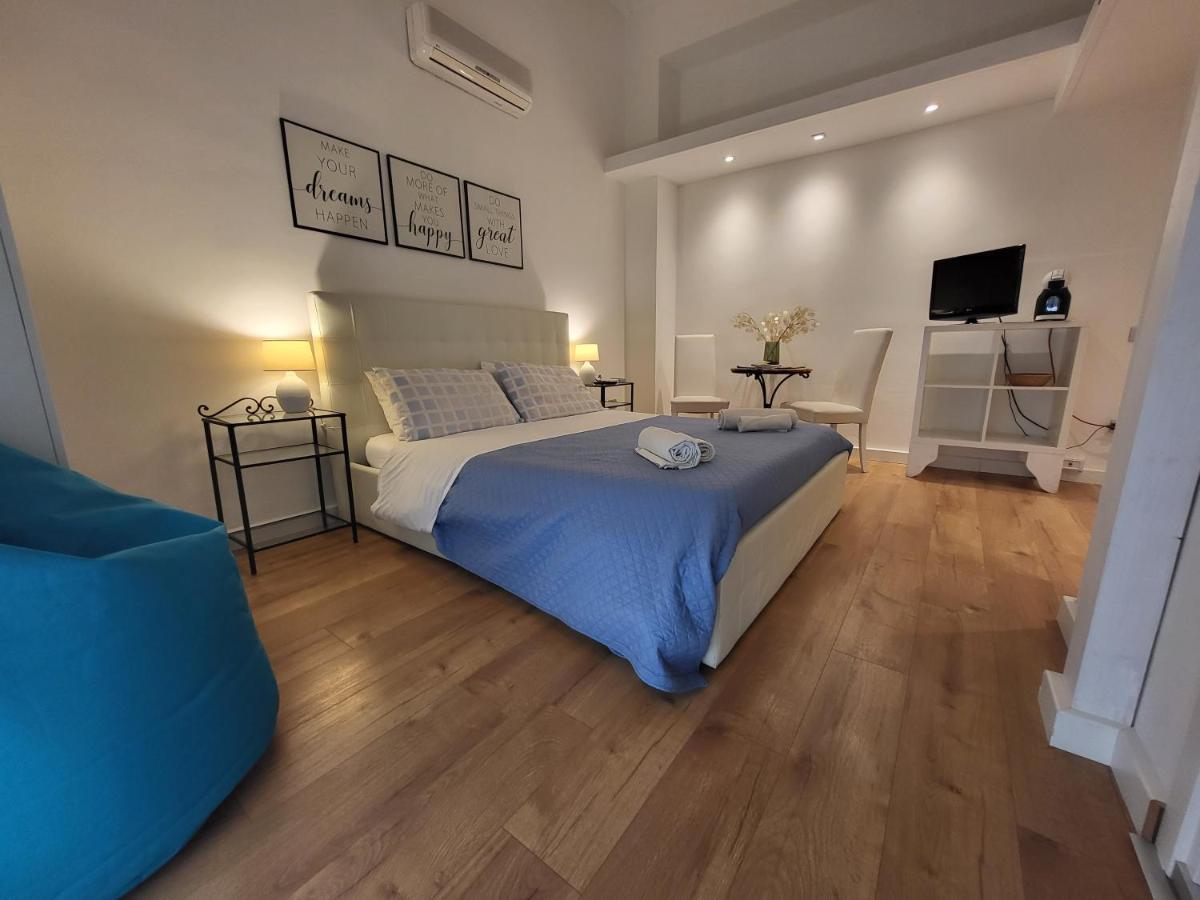 Living Cagliari Marina Bed and Breakfast Exteriör bild