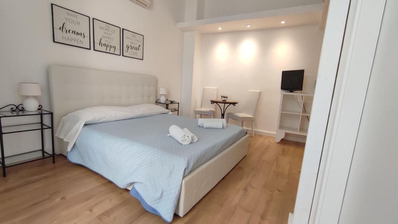 Living Cagliari Marina Bed and Breakfast Exteriör bild