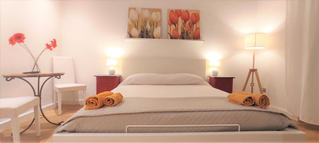 Living Cagliari Marina Bed and Breakfast Exteriör bild